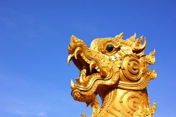 Fototapeta na wymiar the legendary Thai lion statue of the Himalayan forest