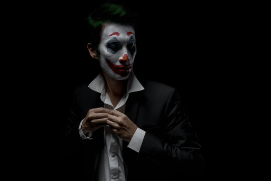 Makeup For Halloween: Image Of A Man In A Joker Makeup