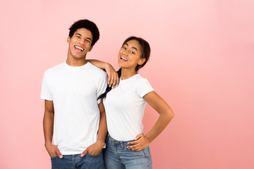 Naklejka premium Lovely team. Teen couple posing on pink background