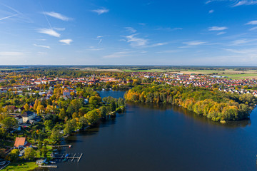 Aussicht auf die Stadt Templin in der Uckermark, Land Brandenburg im Herbst