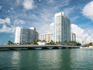 Obraz premium Miami Venetian Causeway Drawbridge and Skyline
