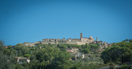 Fototapeta na wymiar Blick auf Volterra, Italien