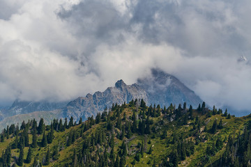Obraz premium Mountain landscape with snow peaks