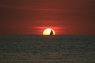 Fototapeta na wymiar Sunset sailing