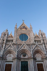 Fototapeta na wymiar Duomo of siena and blue sky
