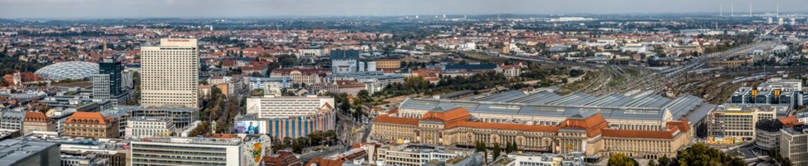 Naklejka na ściany i meble Panorama Leipzig vom City-Hochhaus Richtung Norden 1 Oktober 2019