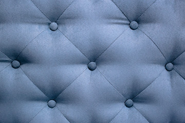 Blue coach-type velours screed tightened with buttons. Capitone pattern