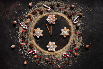Brown sugar, gingerbread and Christmas spices in the shape of a watch dial. Five minutes to twelve....