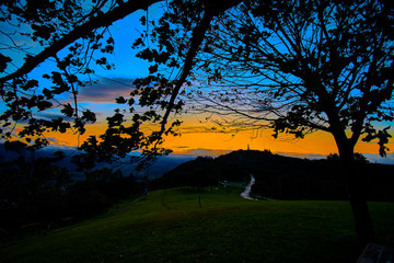 Naklejka premium atardecer Naranco Oviedo