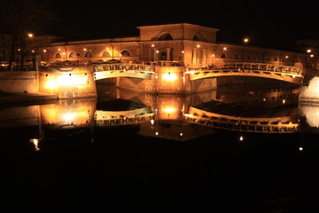 Fototapeta na wymiar Lights of the bridge.