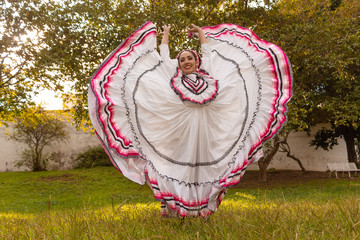 Adelita baile regional cultura Mexico exterior vestido tipico