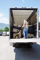 d&eacute;chargement d'un camion