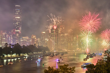 Fototapeta premium Brisbane Riverfire fireworks display 2019 looking towards the CBD