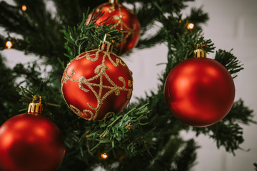 Obraz na płótnie Canvas christmas tree ornaments and balls detail