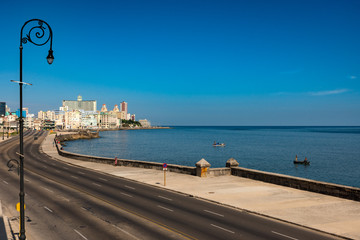 Obraz premium Habana, Cuba, el malecón y su vida diaria.