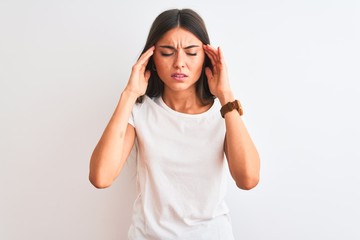 Obraz na płótnie Canvas Young beautiful woman wearing casual t-shirt standing over isolated white background with hand on headache because stress. Suffering migraine.