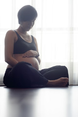 Obraz premium woman sitting on the floor