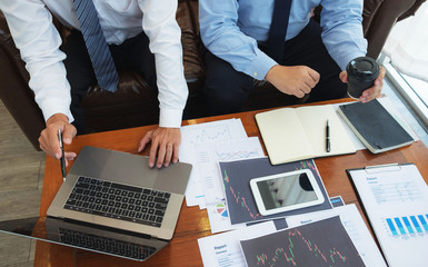 Financial accountants plan business meeting reports