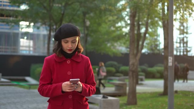 Caminando con Celular