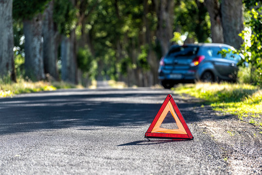 Autopanne auf einer Landstra&szlig;e