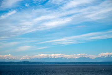 Obraz premium chmury nad morzem