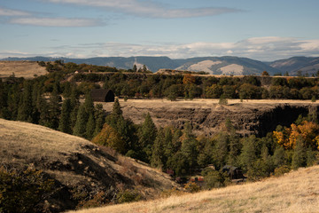 Naklejka premium Dry Creek Canyon in the Eastern Columbia Gorge in Oregon Taken in Autumn
