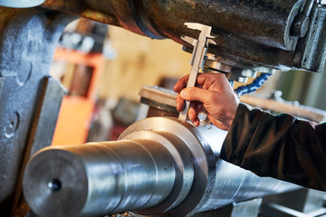 Measuring and control in milling metalworking process. machining shaft groove