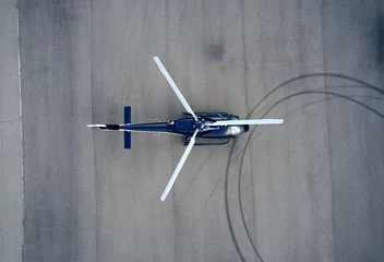 Poster Im Rahmen Draufsicht auf Hubschrauber am Flughafen © Alexander Lupin