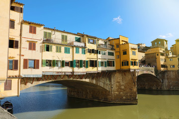 Fototapeta na wymiar Ponte Vecchio bridge over Arno river in Florence, Italy.