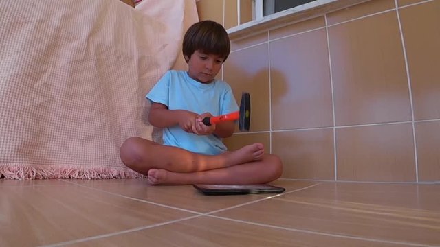 HD Comic persistent child crushes a tablet PC with a hammer, high-motion 