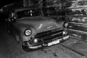 Oldtimer in Havanna bei Nacht