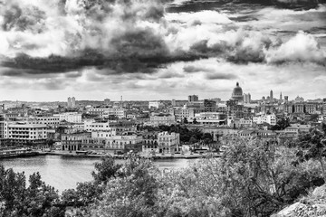 Fototapeta na wymiar Blick auf Altstadt Havanna Kuba monochrom