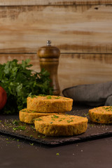 Raw veggie burger with chickpeas and vegetables