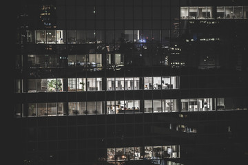 Fototapeta premium ビルにうつった夜景の煌めき
