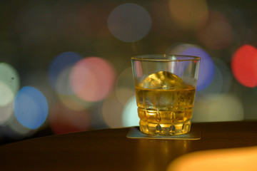 バーのウィスキーグラス