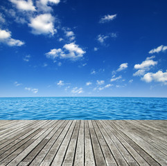 Fototapeta premium Sea water and and wooden table