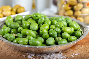 Fresh green olives / raw olives 