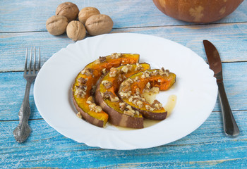 Baked pumpkin with honey and walnuts