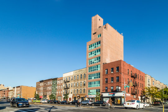 crossing of Sacket with Degraw street in Brooklyn with old brick buildings