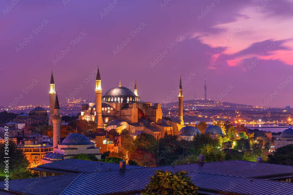 Wall mural Hagia Sophia in the Istanbul skyline, beautiful evening view