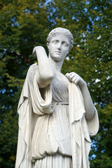 Fototapeta premium Diana von Gabii Statue im Schlosspark von Stuttgart