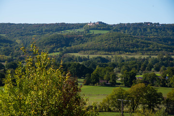Fototapeta na wymiar Idyllische Landschaft im Vallée de la Dordogne nahe Bretenoux