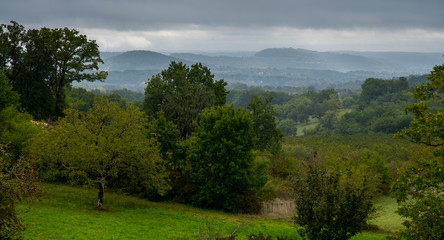 Landschaft im Corrèze bei Collonges la Rouge im Vallée de la Dordogne