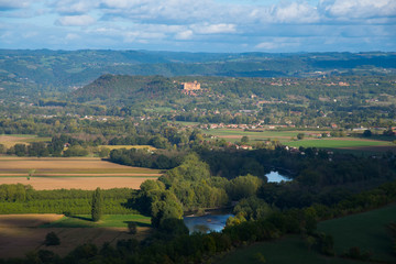 Das Tal der Dordogne nahe Castelnau-Bretenoux