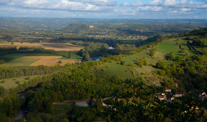 Fototapeta na wymiar Das Tal der Dordogne nahe Castelnau-Bretenoux