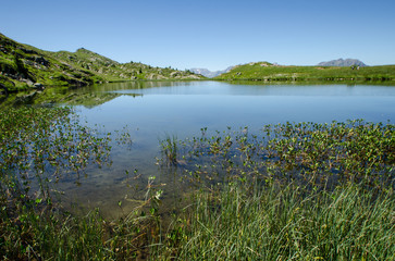 Obraz na płótnie Canvas un lac de montagne à Vaujany grenoble