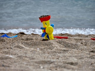 Spielzeug am Strand
