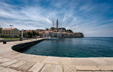 Obraz premium View of the old town of Rovinj from the city promenade. The beauty of old Croatia.