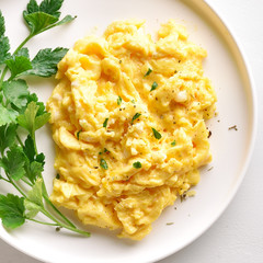 Scrambled eggs on plate
