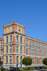 Fototapeta na wymiar Historisches Fabrikgebäude in Augsburg